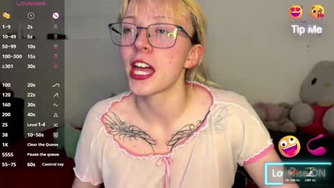 Snapshot of cloe_five chatting on October 27, 2025, 11:41 pm CLOE online show from October 27, 2025, 11:41 pm