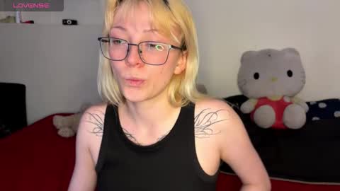 Snapshot of cloe_five chatting on November 5, 2025, 11:16 pm CLOE online show from November 5, 2025, 11:16 pm