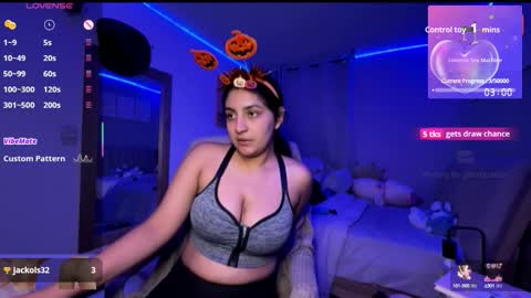 cloe small online show from October 8, 2025, 1:47 am