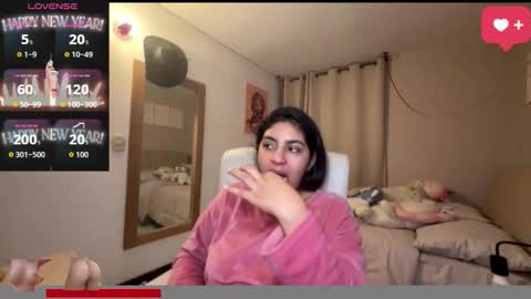 cloe small online show from October 12, 2025, 1:48 am