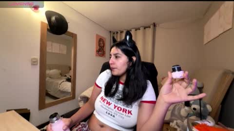 cloe small online show from October 29, 2025, 4:37 am