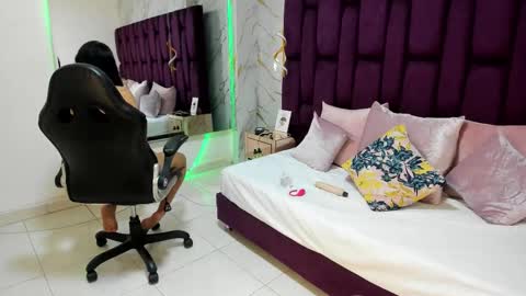 Cloe online show from October 21, 2025, 5:24 pm