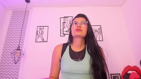 Snapshot of cloehonney chatting on September 11, 2025, 6:52 pm cloe online show from September 11, 2025, 6:52 pm