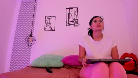 cloe online show from October 25, 2025, 8:36 pm