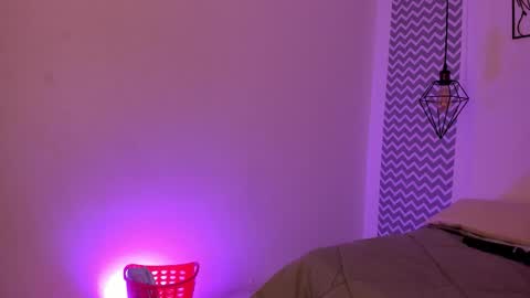 cloe online show from November 24, 2025, 10:42 pm