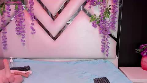 CloeMorenti  online show from June 9, 2026, 6:52 pm