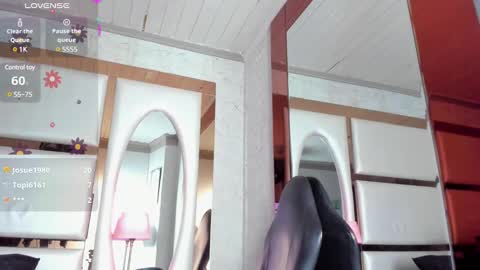 ---Cloe--- online show from December 22, 2024, 9:09 pm