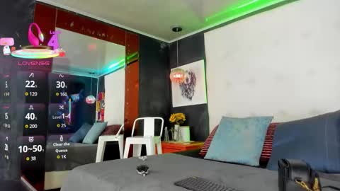 ---Cloe--- online show from September 15, 2025, 8:42 pm