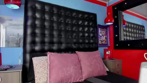 ---Cloe--- online show from October 19, 2025, 8:42 pm