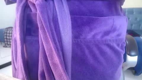 emely dolce online show from December 5, 2024, 8:11 am