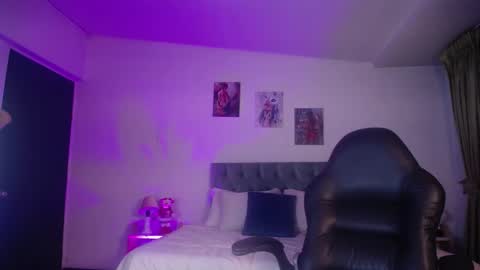 emely dolce online show from December 6, 2024, 6:26 am