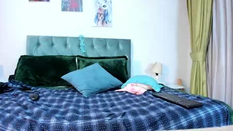 emely dolce online show from February 24, 2025, 6:27 am