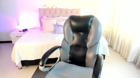 emely dolce online show from September 28, 2025, 3:28 pm