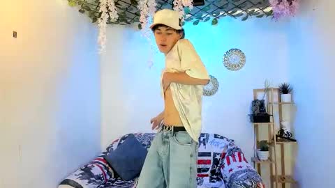 Snapshot of club_latinboys chatting on November 6, 2025, 7:48 pm club_latinboys online show from November 6, 2025, 7:48 pm