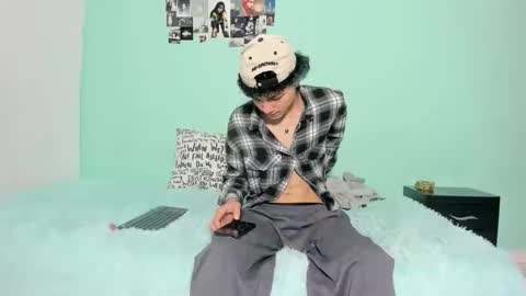 Snapshot of club_latinboys chatting on November 7, 2025, 9:15 pm club_latinboys online show from November 7, 2025, 9:15 pm