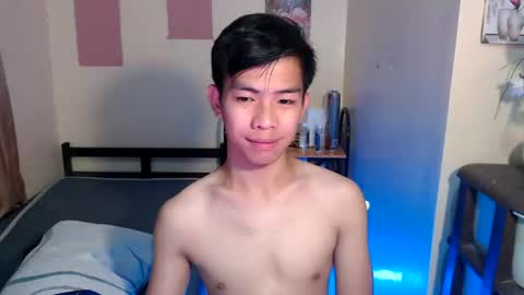 clyde_twinkx online show from June 17, 2026, 6:27 am