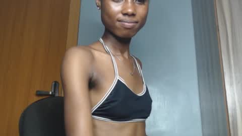 Snapshot of coco_petitqueen chatting on January 7, 2025, 7:49 pm coco_petitqueen online show from January 7, 2025, 7:49 pm