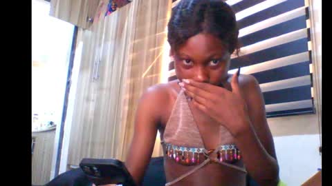 Snapshot of coco_petitqueen chatting on January 19, 2025, 2:06 pm coco_petitqueen online show from January 19, 2025, 2:06 pm