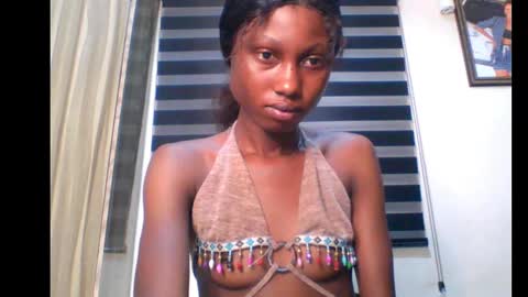 Snapshot of coco_petitqueen chatting on January 22, 2025, 7:25 am coco_petitqueen online show from January 22, 2025, 7:25 am