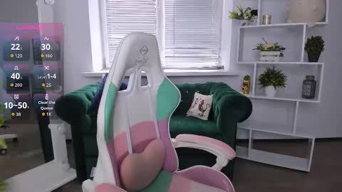 Olivia online show from October 15, 2025, 6:35 am