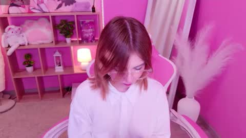 Mia online show from June 28, 2026, 4:46 pm