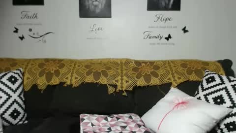 Snapshot of cocoscreamy chatting on November 26, 2025, 1:34 pm CocosCreamy online show from November 26, 2025, 1:34 pm