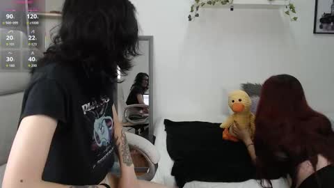 Phia And Luna online show from October 9, 2025, 3:37 am