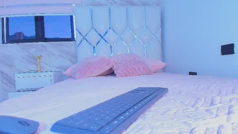 colett online show from October 31, 2025, 11:55 am