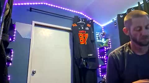 colevan2390 online show from November 22, 2025, 9:25 pm