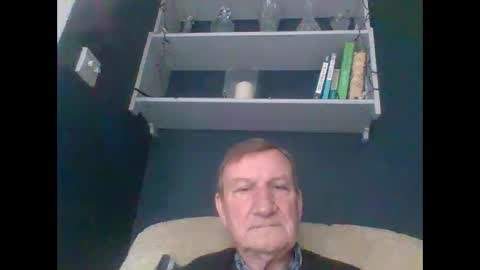Snapshot of colinbeech chatting on December 9, 2024, 12:30 pm colinbeech online show from December 9, 2024, 12:30 pm