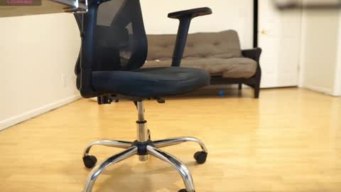 College001 online show from September 13, 2025, 12:49 pm