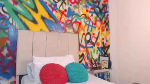 valentina online show from March 27, 2026, 1:33 pm