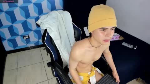 Snapshot of collinstone chatting on January 4, 2025, 2:46 am collinstone online show from January 4, 2025, 2:46 am