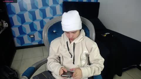 Snapshot of collinstone chatting on February 4, 2025, 1:45 am collinstone online show from February 4, 2025, 1:45 am