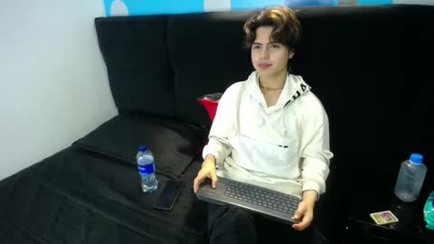 Snapshot of collinstone chatting on February 9, 2025, 8:56 pm collinstone online show from February 9, 2025, 8:56 pm