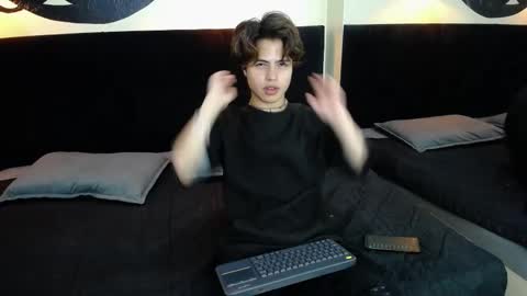 Snapshot of collinstone chatting on February 10, 2025, 8:21 pm collinstone online show from February 10, 2025, 8:21 pm