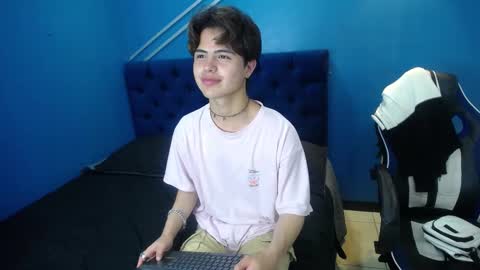 Snapshot of collinstone chatting on March 6, 2025, 8:48 pm collinstone online show from March 6, 2025, 8:48 pm