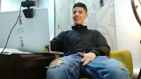 Snapshot of colombianproduction chatting on October 26, 2025, 2:17 am Jhon online show from October 26, 2025, 2:17 am