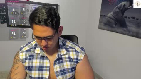 Snapshot of coltonmassif_ chatting on November 14, 2025, 1:26 am coltonmassif_ online show from November 14, 2025, 1:26 am