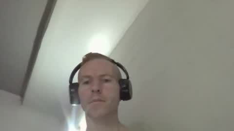 Snapshot of comecontrol chatting on October 19, 2025, 11:33 am comecontrol online show from October 19, 2025, 11:33 am