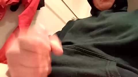 comegetme19 online show from November 3, 2025, 12:17 pm