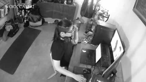 cometodani online show from April 22, 2026, 6:42 pm