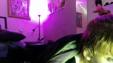 Snapshot of cometzcum chatting on September 18, 2025, 8:00 pm cometzcum online show from September 18, 2025, 8:00 pm