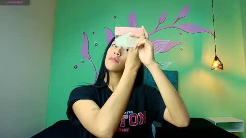 C O N N I E online show from November 3, 2025, 6:42 pm