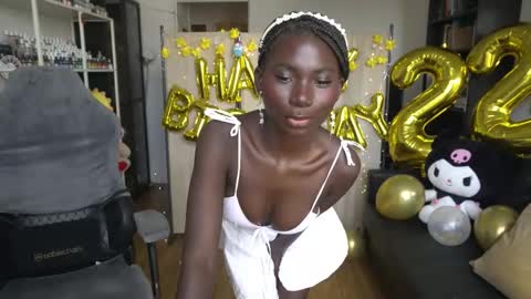 Snapshot of conymegan chatting on September 12, 2025, 1:00 pm Carola independent model online show from September 12, 2025, 1:00 pm