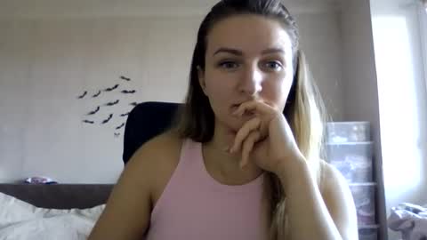 cora_fora online show from November 5, 2025, 10:26 am