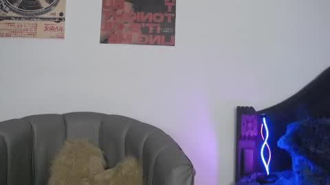 Coralie Bronson online show from February 14, 2026, 4:09 am