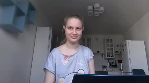 Snapshot of coraliehemmeter chatting on October 19, 2025, 10:16 am Emma online show from October 19, 2025, 10:16 am