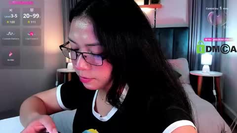 Snapshot of coralinericce_ chatting on November 5, 2025, 11:27 pm Coral Stefani online show from November 5, 2025, 11:27 pm