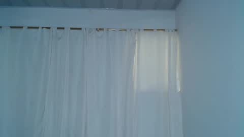 Coral Reyes online show from November 23, 2025, 5:13 pm